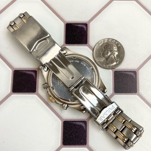 Vintage Pulsar by Seiko Two-Tone Three-Eye Men’s Unisex Chronograph Watch - Picture 16 of 17